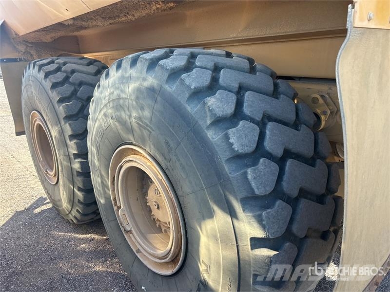 CAT 740B 6x6 Articulated Water Truck Kamioni za vodu