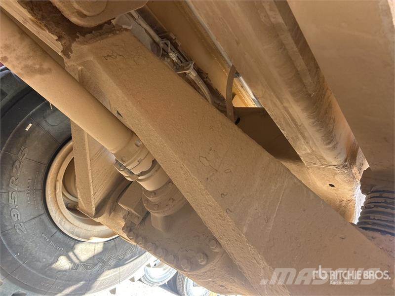 CAT 740B 6x6 Articulated Water Truck Kamioni za vodu