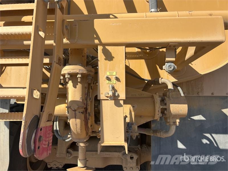 CAT 740B 6x6 Articulated Water Truck Kamioni za vodu