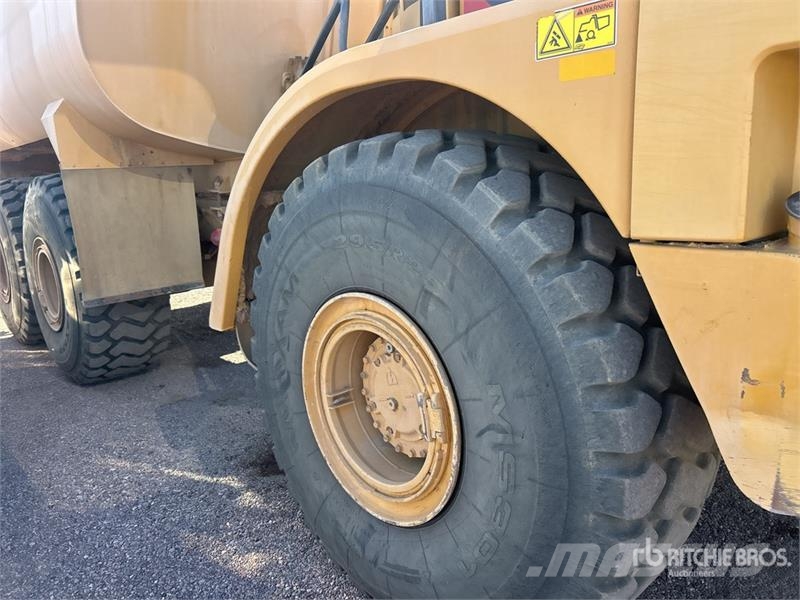 CAT 740B 6x6 Articulated Water Truck Kamioni za vodu