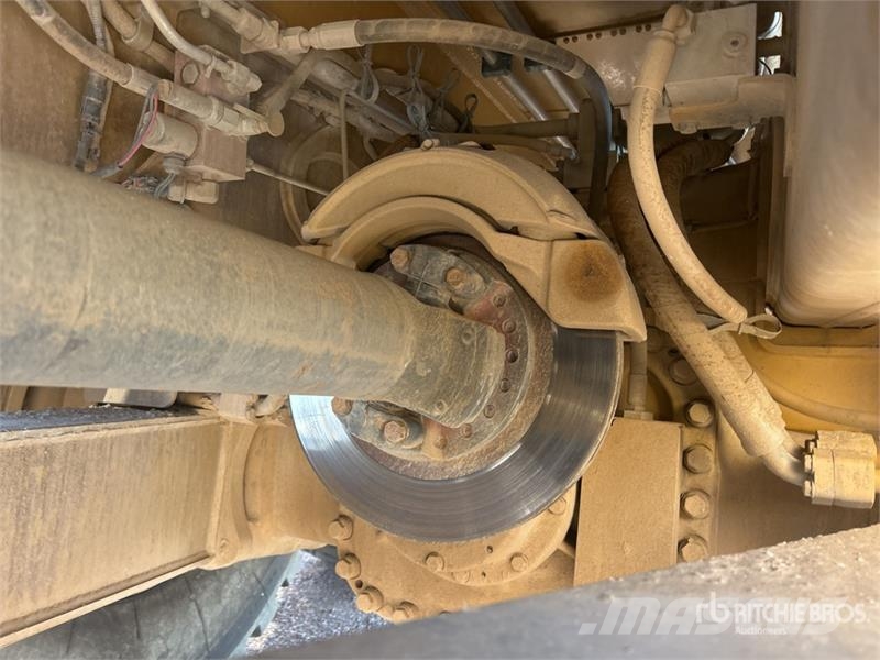 CAT 740B 6x6 Articulated Water Truck Kamioni za vodu
