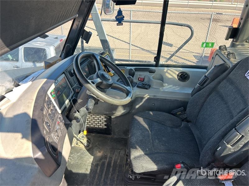 CAT 740B 6x6 Articulated Water Truck Kamioni za vodu