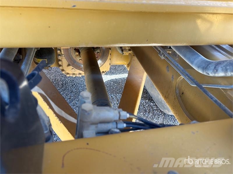 CAT 740B Articulated Dump Truck Zglobni demperji