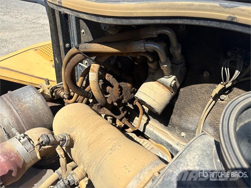 CAT 740B Articulated Dump Truck Zglobni demperji