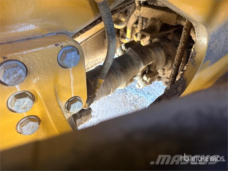CAT 740B Articulated Dump Truck Zglobni demperji