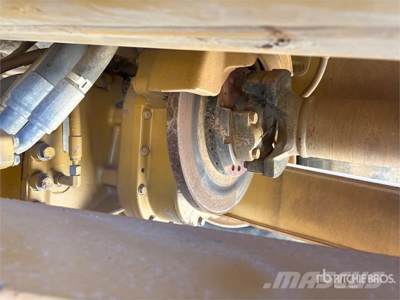 CAT 740B Articulated Dump Truck Zglobni demperji