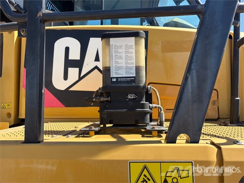 CAT 740B Articulated Dump Truck Zglobni demperji