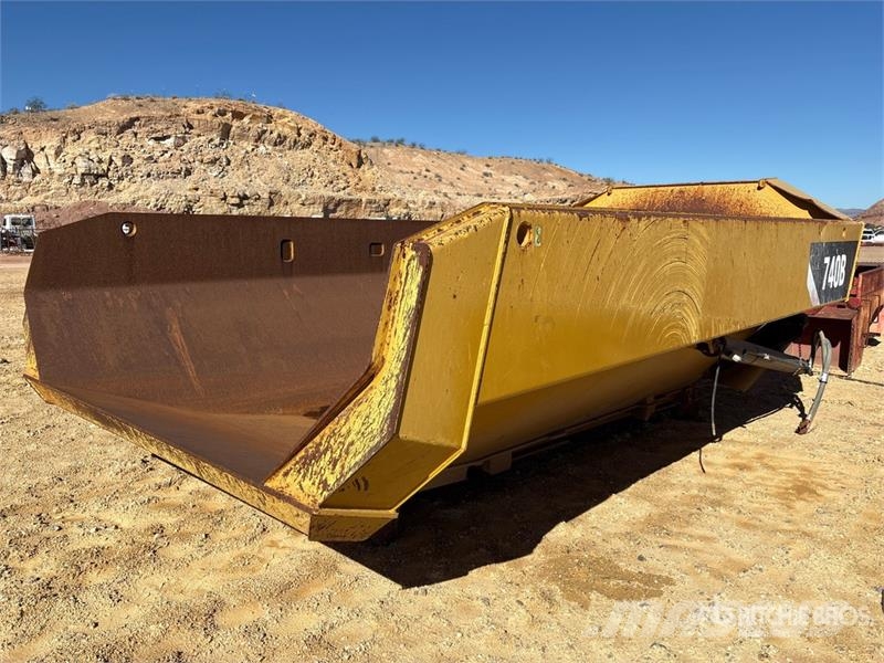 CAT 740B Dump Body Skriňová nadstavba
