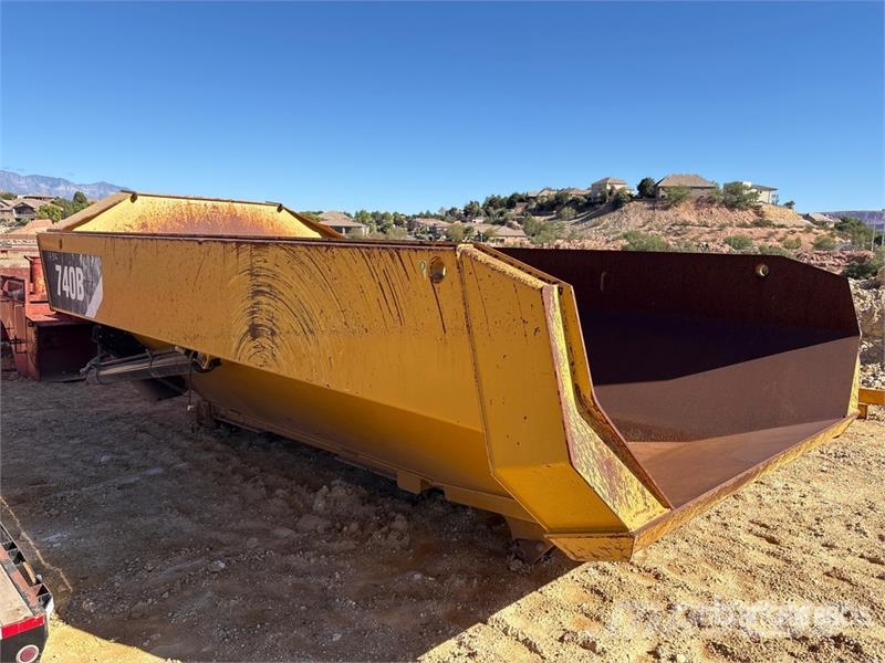 CAT 740B Dump Body Skriňová nadstavba
