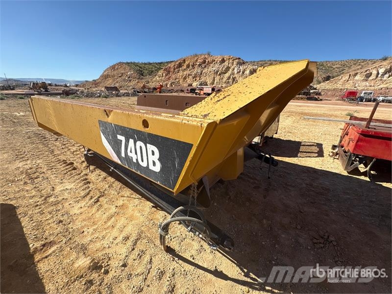 CAT 740B Dump Body Skriňová nadstavba