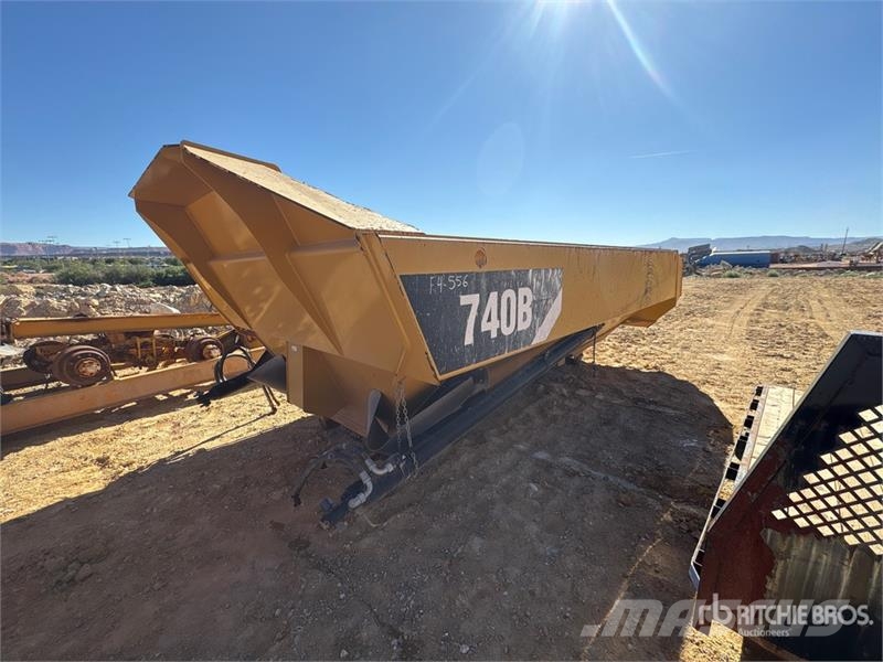 CAT 740B Dump Body Skriňová nadstavba