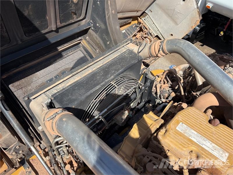 CAT 745 Articulated Dump Truck Camiones articulados