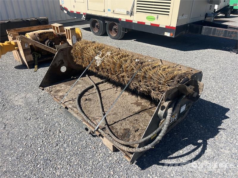 CAT 75 in Sweeper Attachment Bürsten