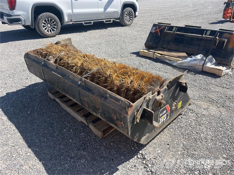 CAT 75 in Sweeper Attachment Bürsten