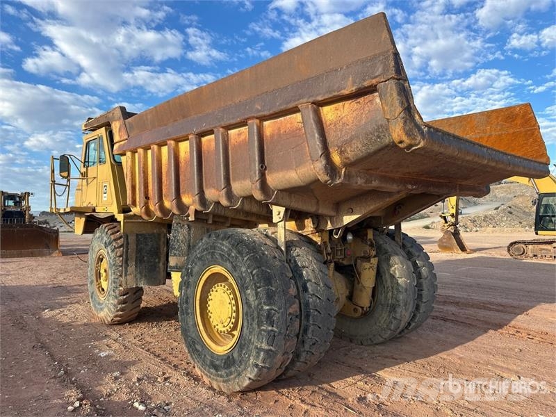 CAT 768C Haul Truck アーティキュレート式ダンプトラック