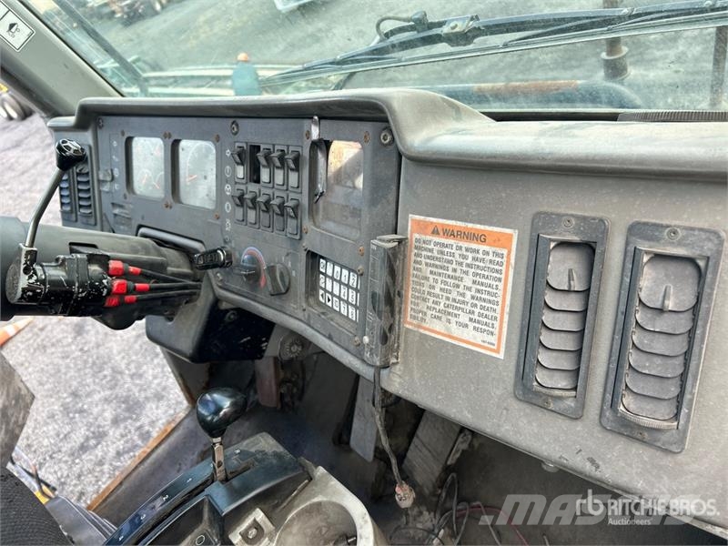 CAT 777D Haul Truck Kĺbové nákladné autá