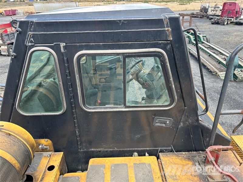 CAT 777D Haul Truck Kĺbové nákladné autá