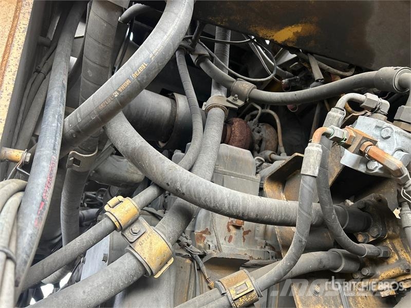 CAT 777D Haul Truck Kĺbové nákladné autá