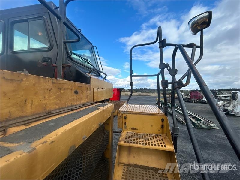 CAT 777D Haul Truck Kĺbové nákladné autá