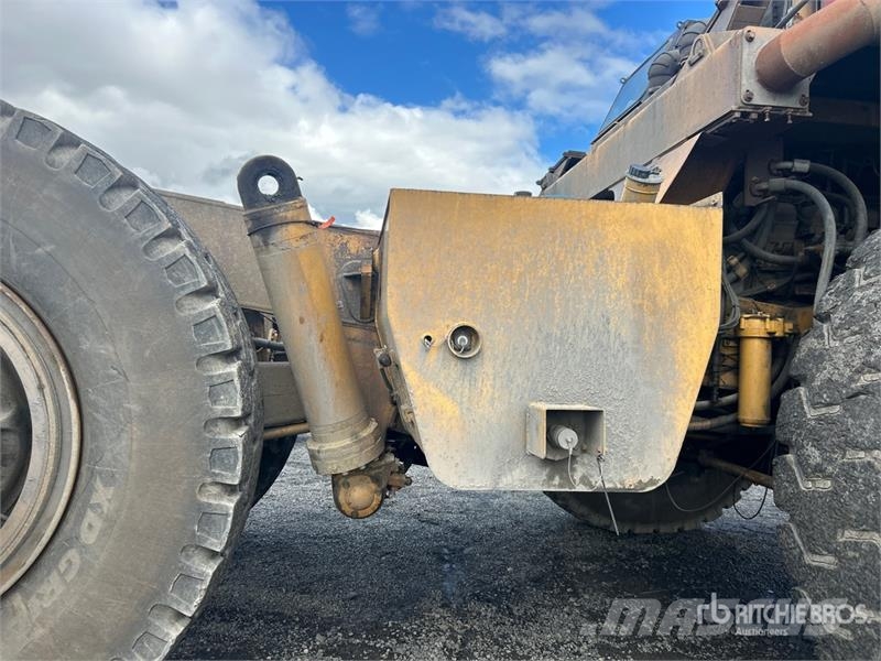 CAT 777D Haul Truck Kĺbové nákladné autá