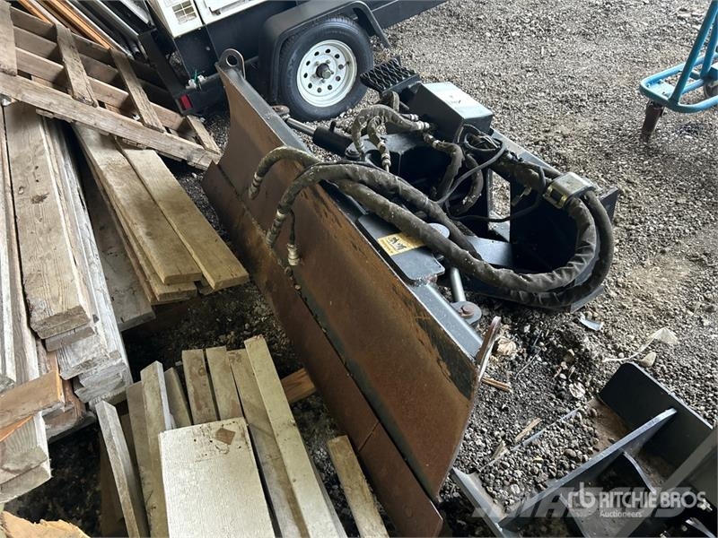CAT 78 in PAT Skid Steer Dozer Kniver