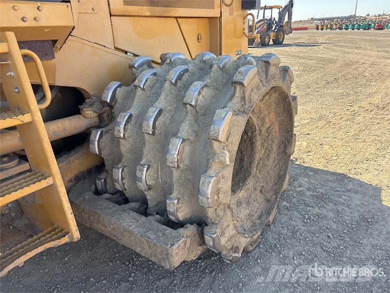 CAT 815F2 Soil Compactor Kompaktorji tal