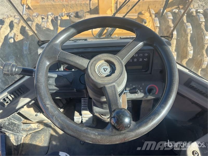 CAT 815F2 Soil Compactor Kompaktorji tal