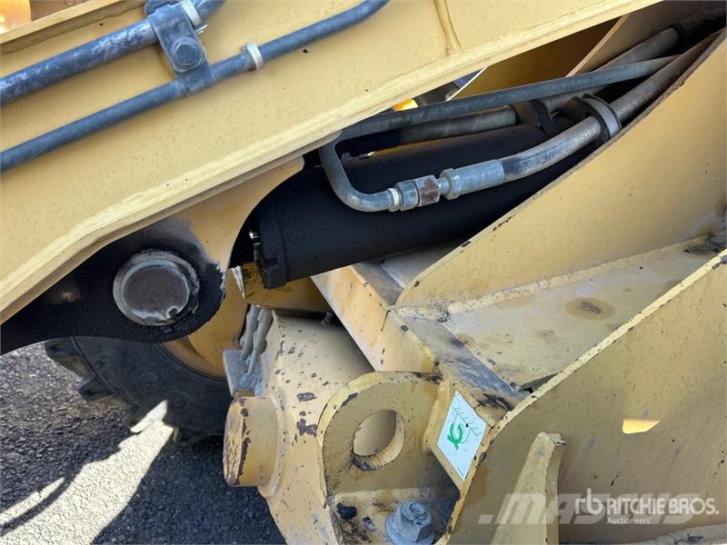 CAT 906 Pale gommate