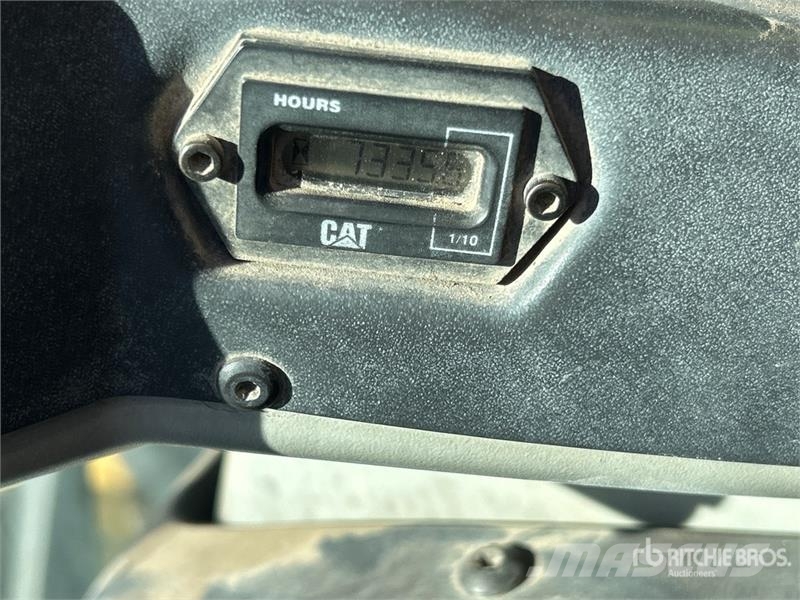 CAT 906 Pale gommate