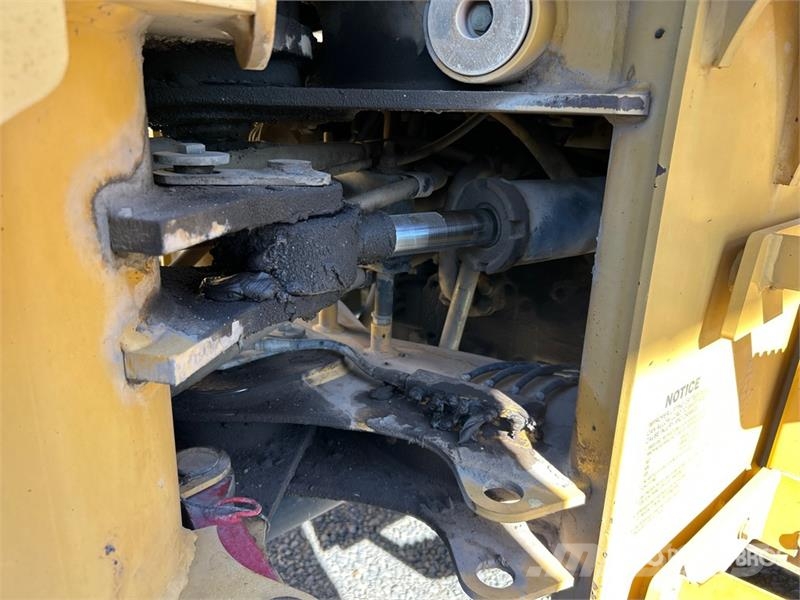 CAT 906 Pale gommate