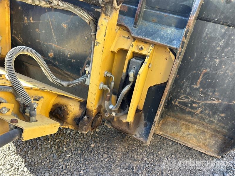 CAT 906 Pale gommate