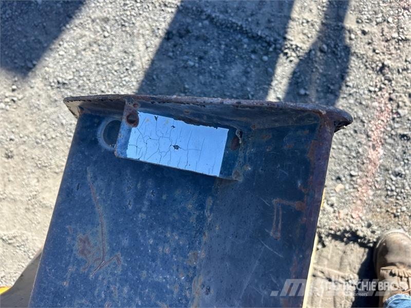 CAT 906 Pale gommate