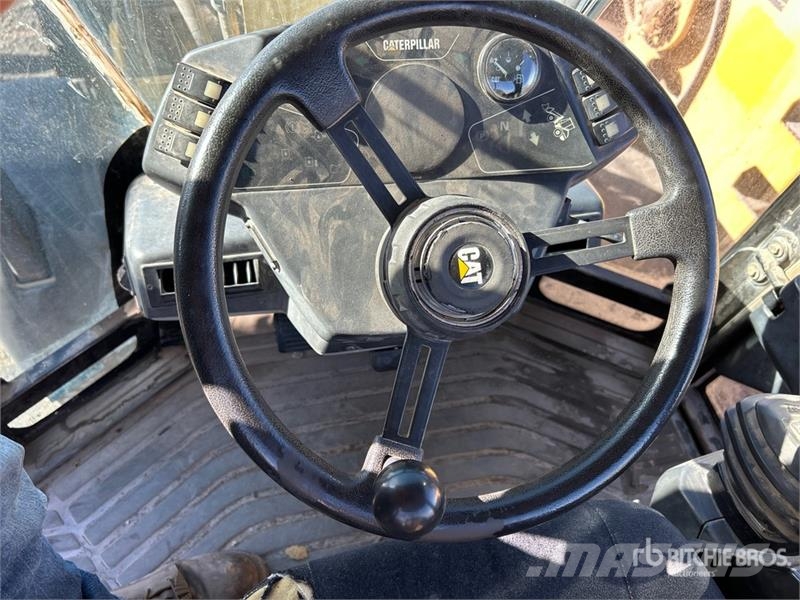 CAT 906 Pale gommate