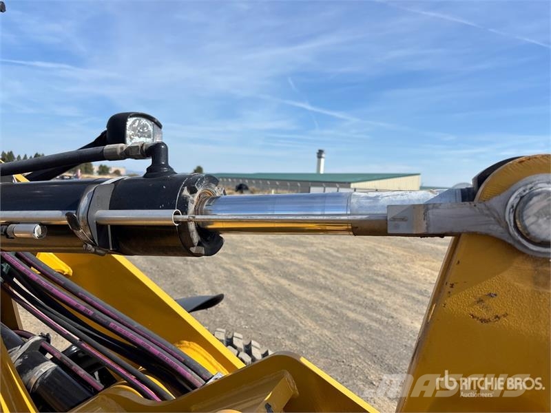 CAT 908M Wheel Loader Gumikerekes homlokrakodók