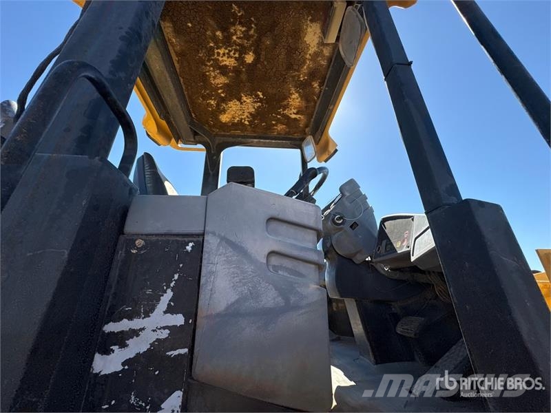 CAT 914G Pale gommate