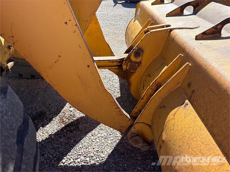 CAT 914G Pale gommate