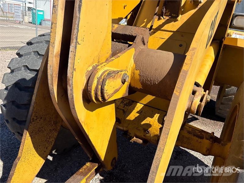 CAT 914G Pale gommate