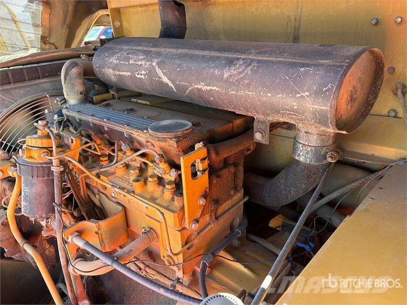 CAT 914G Pale gommate