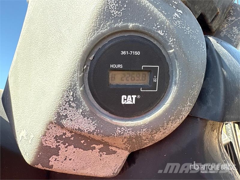CAT 914G Pale gommate