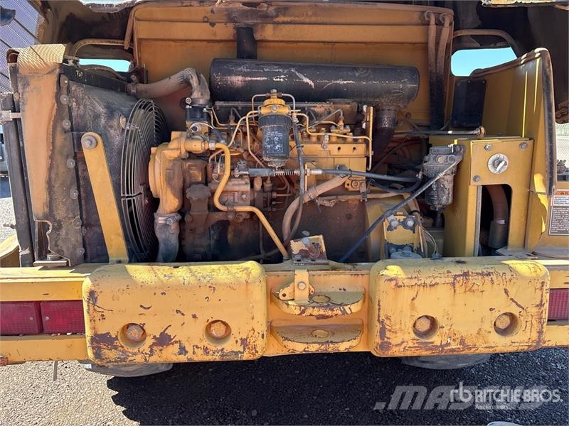 CAT 914G Pale gommate