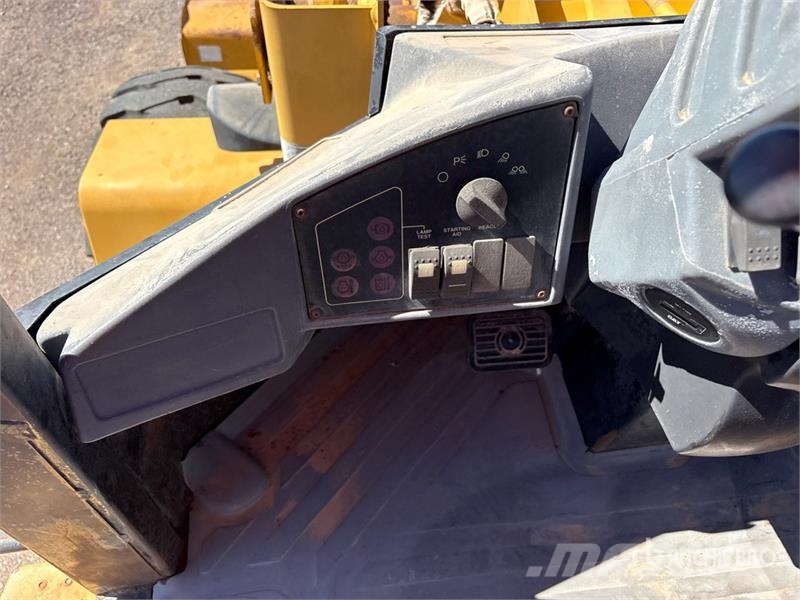 CAT 914G Pale gommate