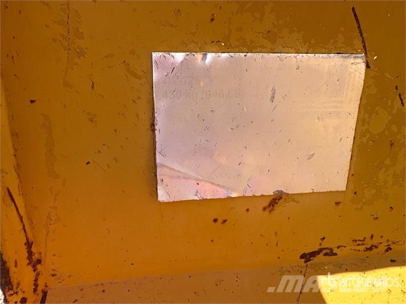 CAT 914G Pale gommate