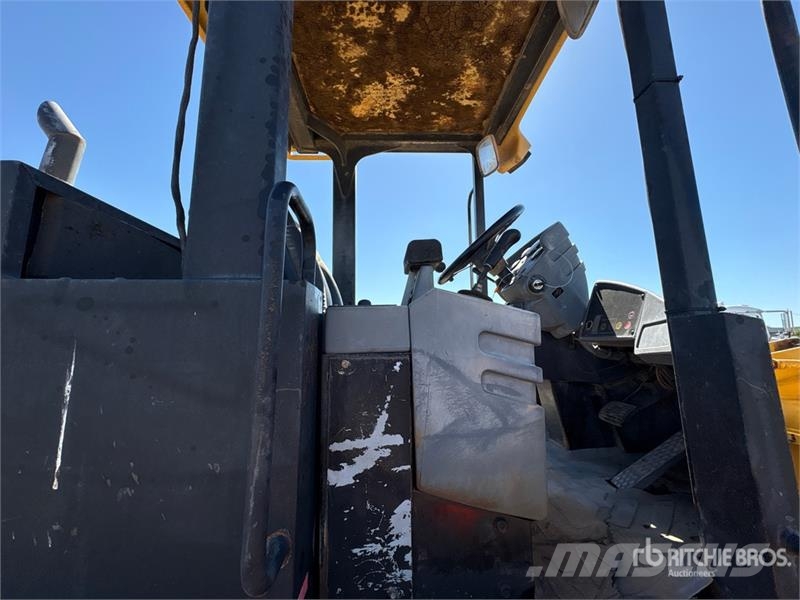 CAT 914G Pale gommate