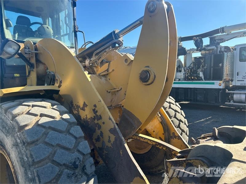 CAT 924K Pale gommate