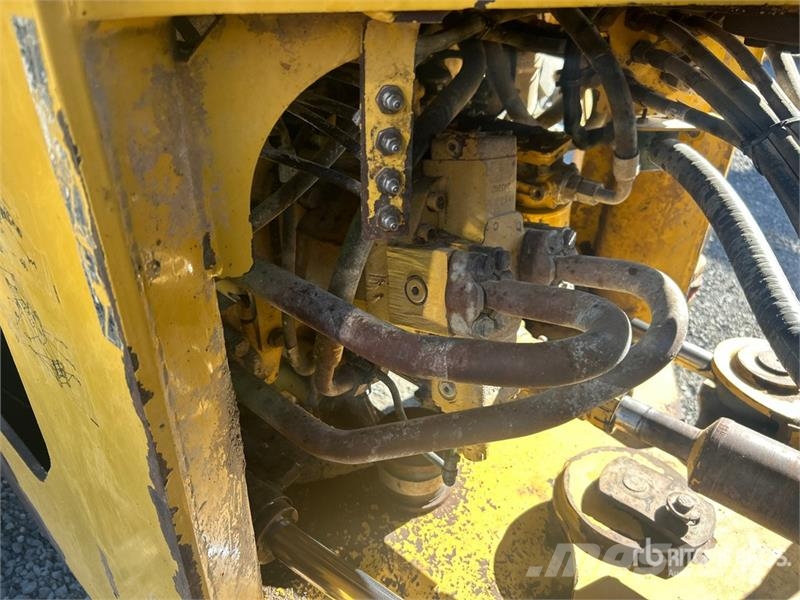 CAT 924K Pale gommate