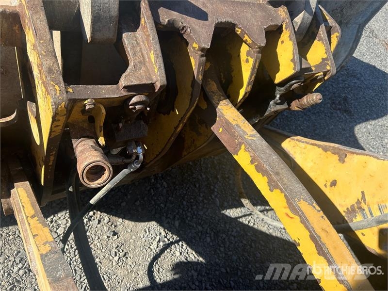 CAT 924K Pale gommate