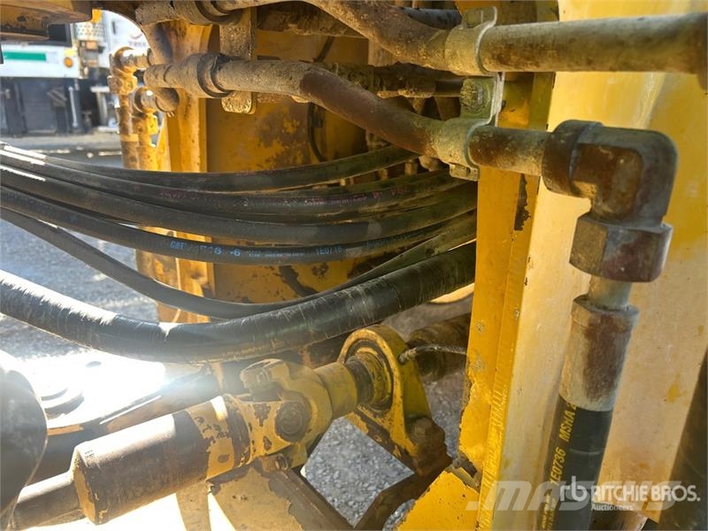 CAT 924K Pale gommate