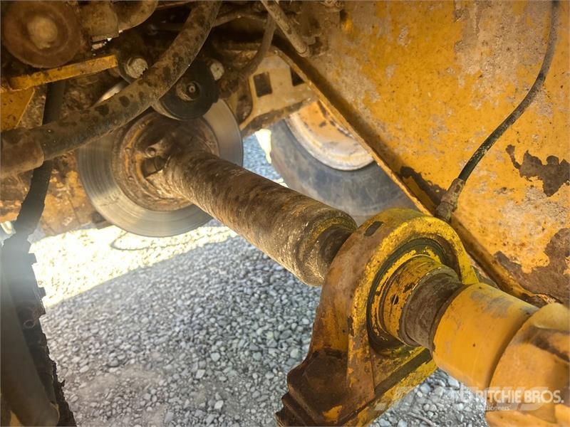 CAT 924K Pale gommate
