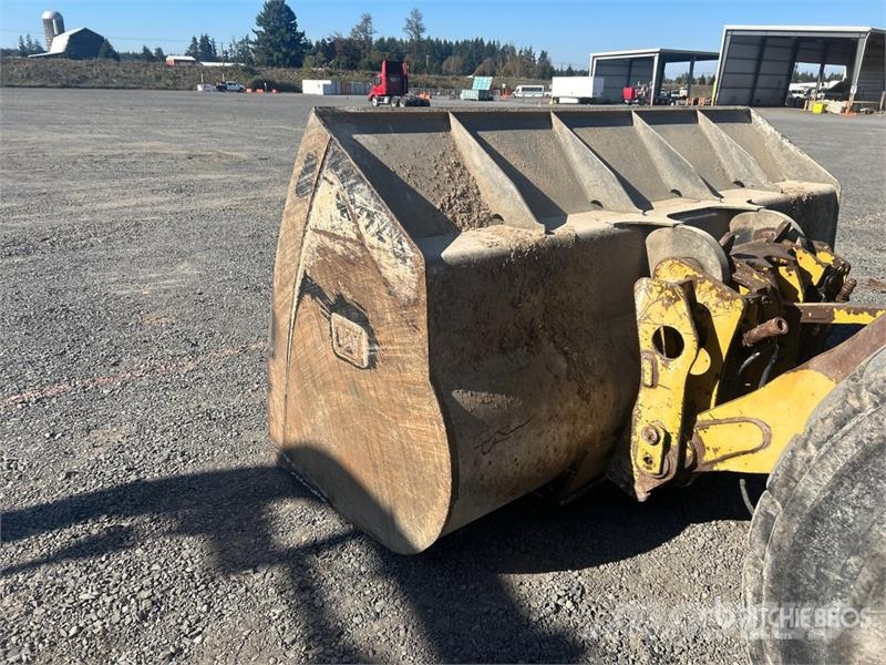 CAT 924K Pale gommate