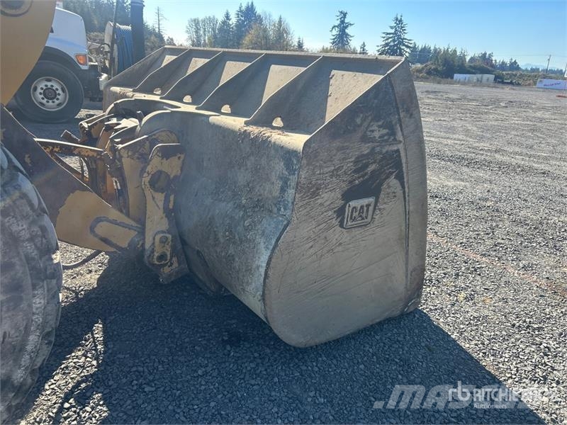 CAT 924K Pale gommate